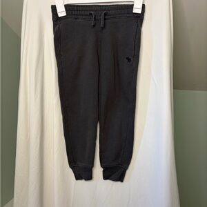Abercrombie Kids Charcoal Joggers boys size 5/6